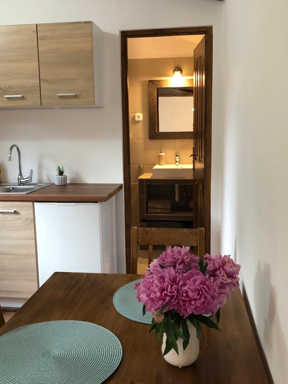 Tulipan Apartman Eger Eksteriør bilde